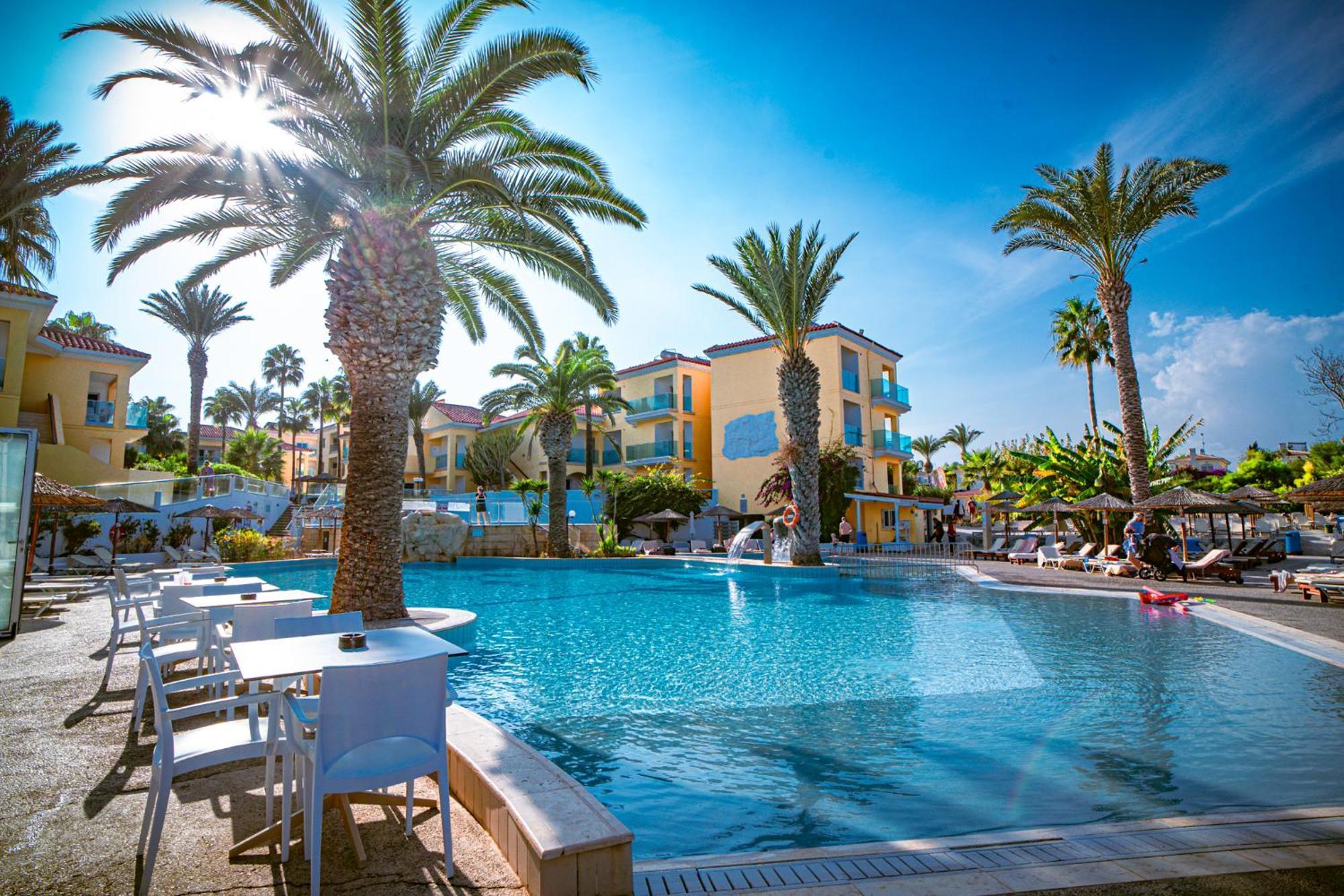 Malama Beach Holiday Village Протарас Екстериор снимка