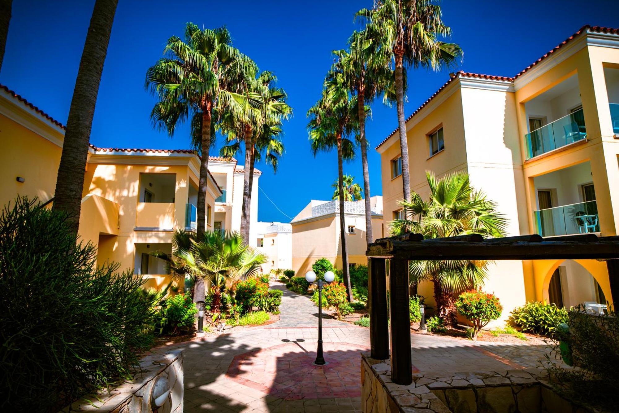 Malama Beach Holiday Village Протарас Екстериор снимка